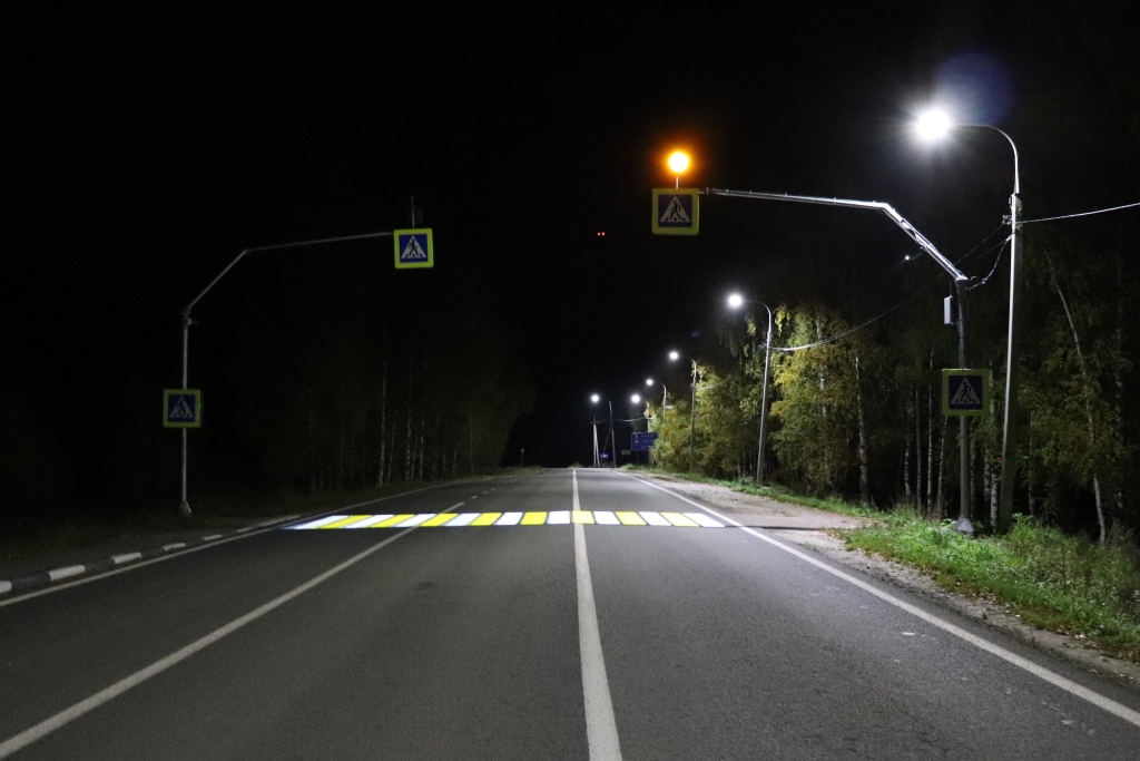 На дорогах Югры к концу года появятся 9 проекционных пешеходных переходов