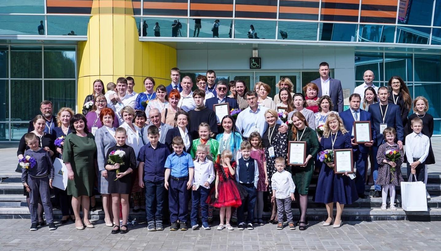 Семья из Нижневартовск стала одним из победителей конкурса "Семья года"  